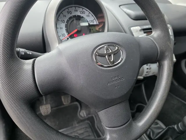 Toyota Aygo 1.0 VVT-i Now 2013 Benzine 17