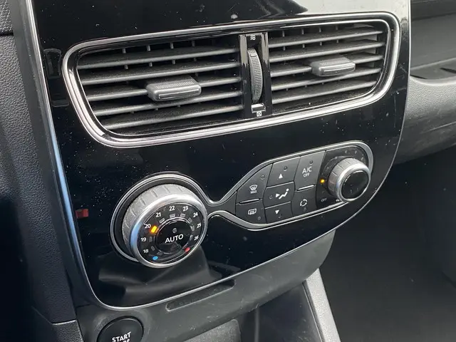 Renault Clio 0.9 TCe Intens 2018 Benzine 12