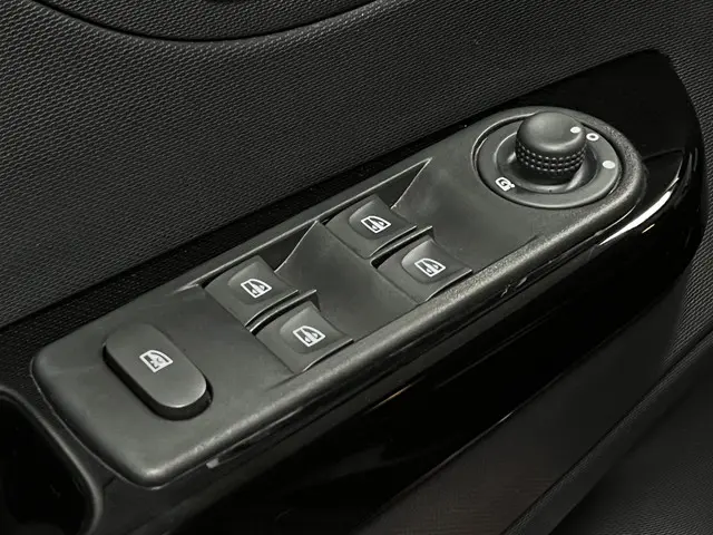 Renault Captur 1.2 TCe Helly Hansen 2015 Benzine 16