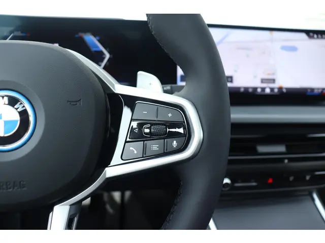 BMW 3 Serie Touring 330e 2025 Hybride Benzine 23