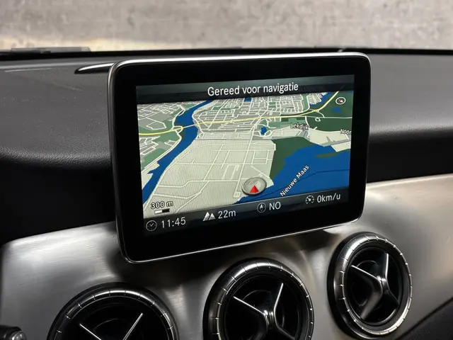 Mercedes-Benz CLA 180 AMG Sport 2015 Benzine 8