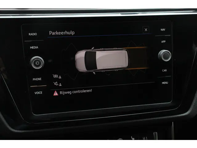 Volkswagen Touran 1.5 TSI DSG Highline 7p 2021 Benzine 21