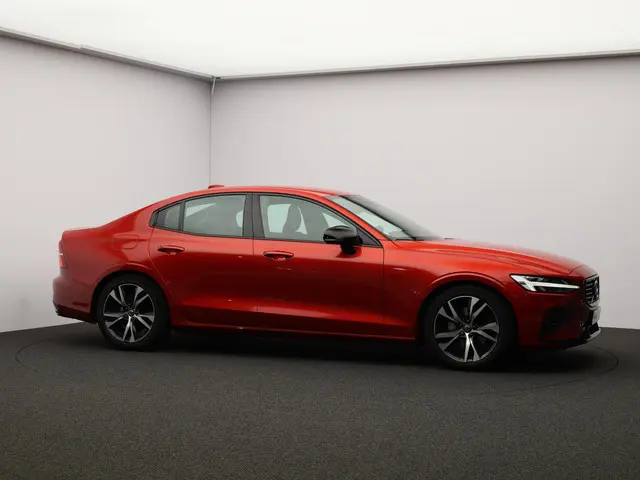 Volvo S60 2.0 B3 R-Design 2020 Benzine 32