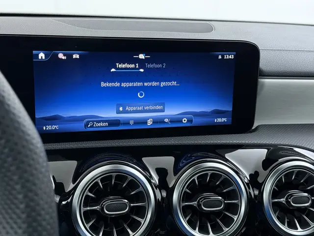 Mercedes-Benz CLA 250 e AMG line 2025 Hybride Benzine 33