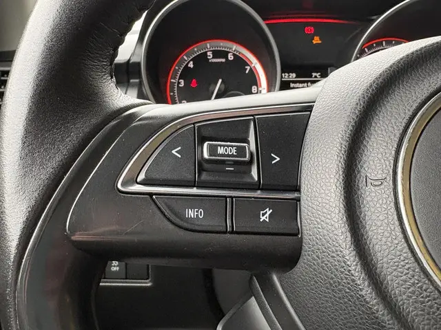 Suzuki Swift 1.2 Select Smart Hybrid 2020 Benzine 18