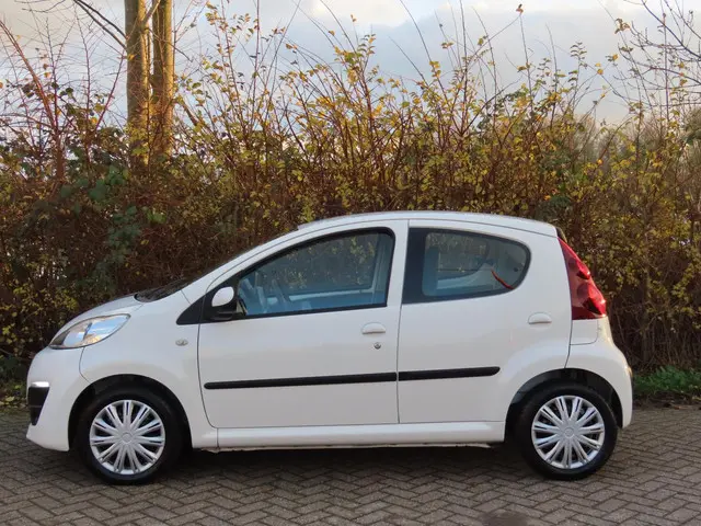 Peugeot 107 1.0 Active *2e EIG ! 2013 Benzine 2