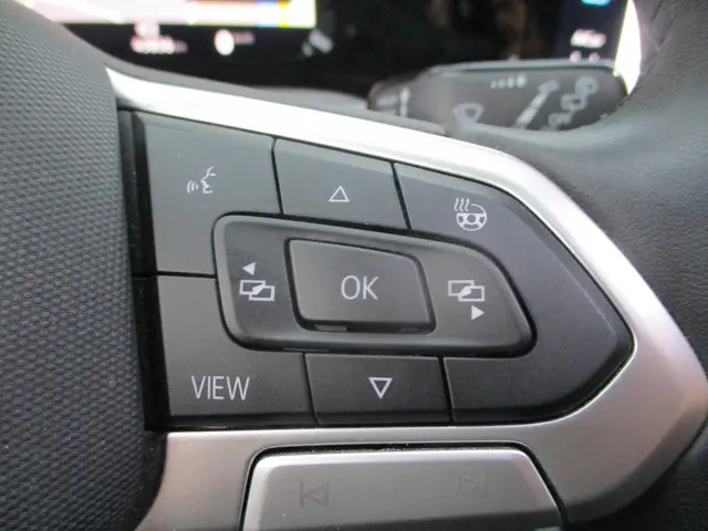 Volkswagen Golf 1.5 TSI Life Business 2023 Benzine 8