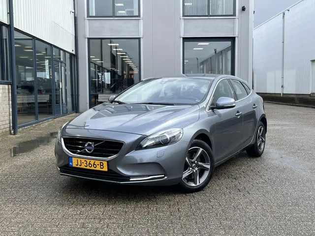 Volvo V40 2.0 T3 Momentum 2016 Benzine 82