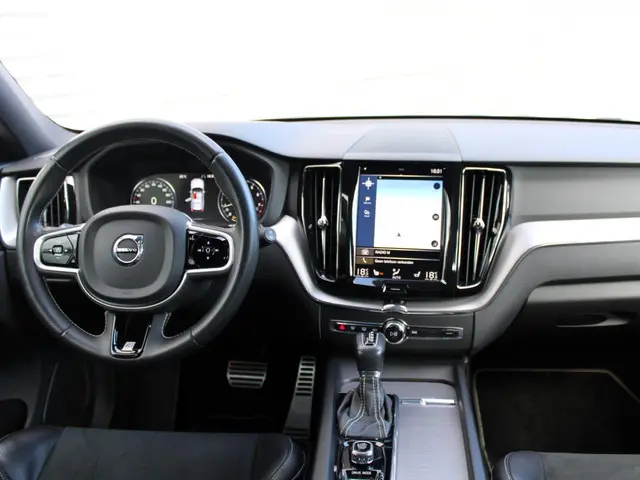 Volvo XC60 2.0 T5 R-Design 2019 Benzine 15