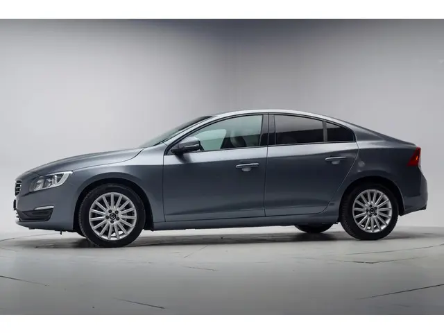Volvo S60 1.5 T3 Summum [ Trekhaak Navi Leder ] 2017 Benzine 2