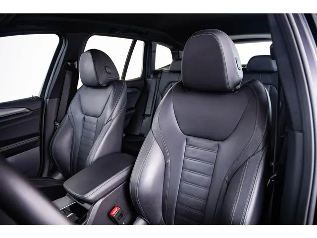 BMW X3 xDrive20i High Executive 2018 Benzine 17