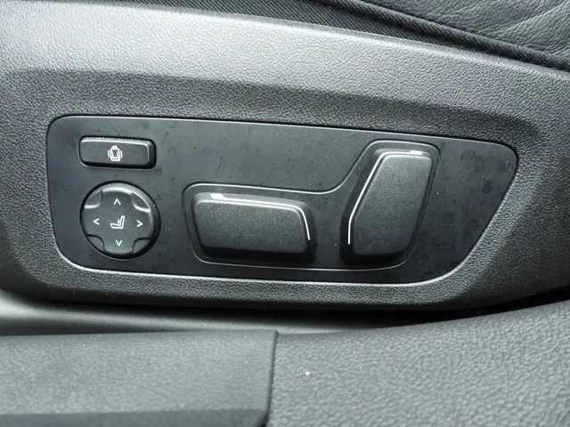 BMW 3 Serie Sedan 330d xDrive 2024 Diesel 28