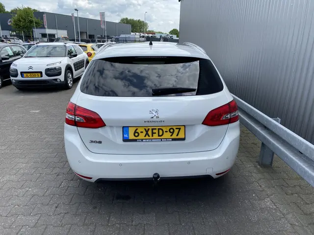 Peugeot 308 SW 1.2 e-THP Première 2014 Benzine 9