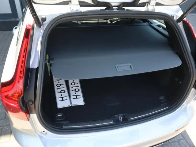 Volvo V60 2.0 T4 R-Design 2020 Benzine 64