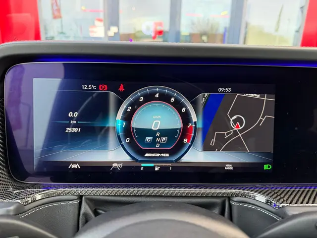 Mercedes-Benz G-Klasse 63 2023 Benzine 25