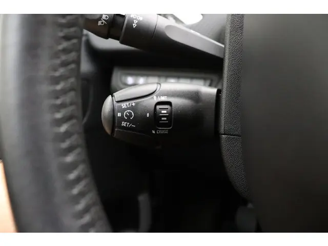 Peugeot 2008 1.2 PureTech Style 2015 Benzine 24