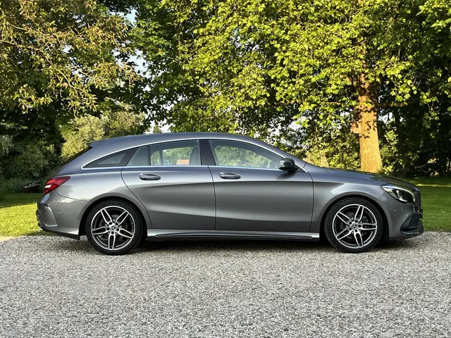 Mercedes-Benz CLA 180 AMG Line 2017 Benzine 21