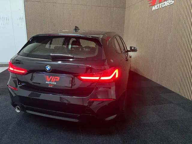 BMW 1 Serie 116i High Executive 2021 Benzine 10