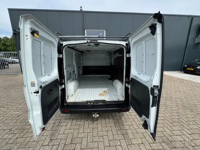 Nissan NV300 * L2H1 * Airco * Trekhaak * Imperiaal * 2019 Diesel 18