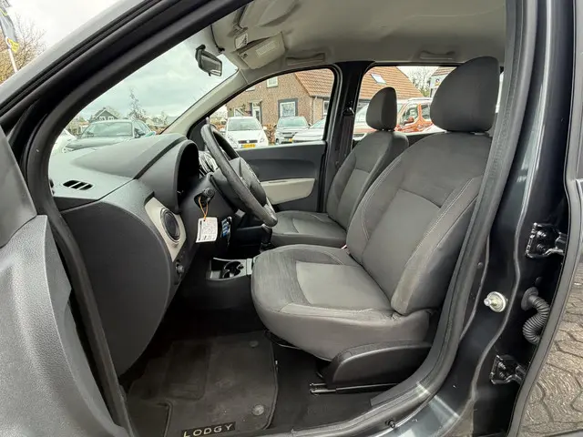 Dacia Lodgy 1.2 TCe Lauréate 5p. 2013 Benzine 16