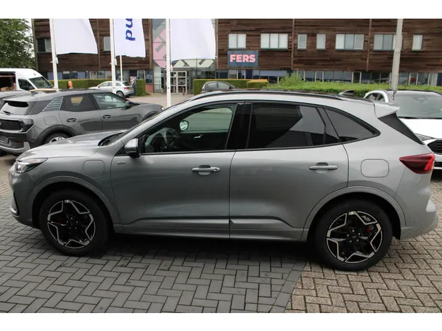 Ford Kuga 2.5 PHEV ST-Line X 2025 Hybride Benzine 4