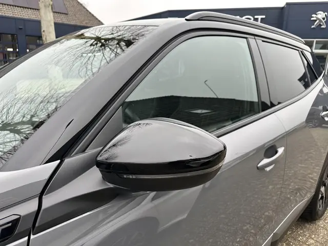 Peugeot 2008 1.2 Hybrid 145 PK GT 2025 Hybride Benzine 44