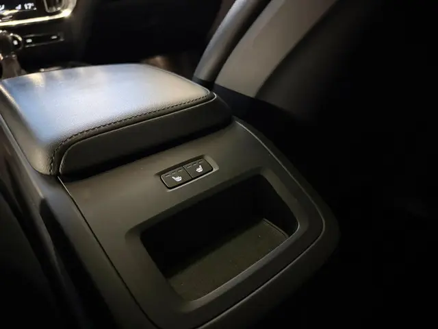 Volvo V60 2.0 D4 Momentum PANO CAM KEYLESS 2018 Diesel 20