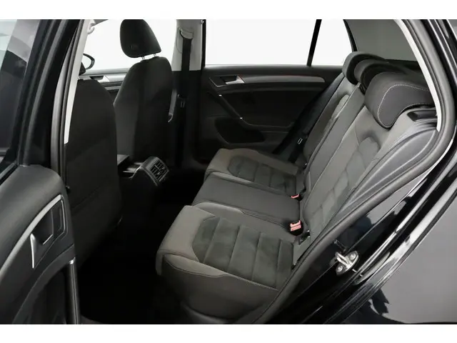 Volkswagen Golf 1.0 TSI Highline zwart 2017 Benzine 14