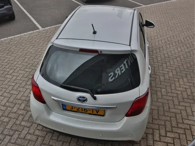 Toyota Yaris 1.5 Hybrid Comfort 2015 Hybride Benzine 5