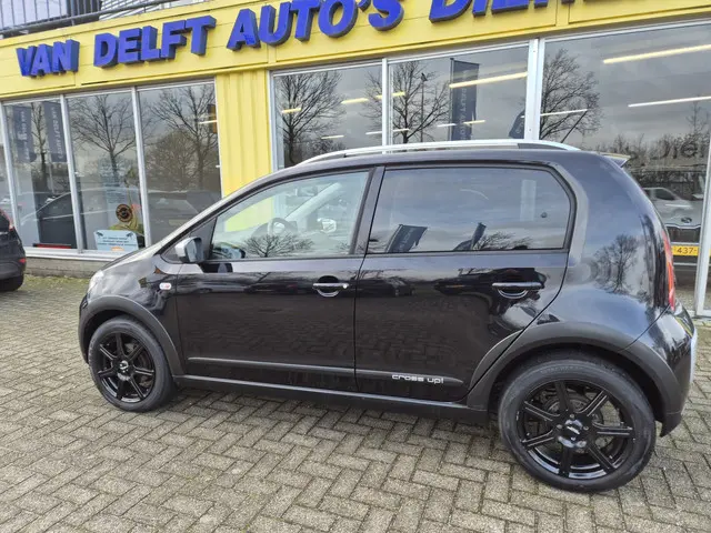 Volkswagen up! 1.0 cross up! BlueMotion 2013 Benzine 14