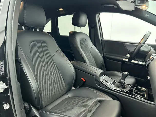 Mercedes-Benz B-Klasse 180 Premium 2019 Benzine 32