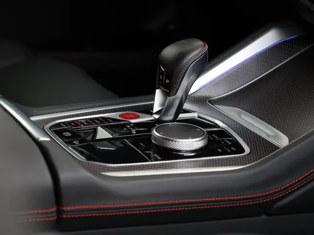 BMW XM PHEV Label Red 30 kWh 2025 Hybride Benzine 36