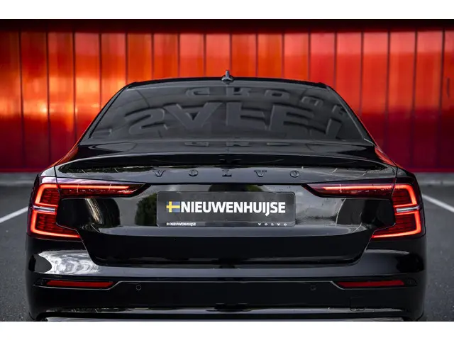 Volvo S60 2.0 B4 Ultimate Dark 2023 Benzine 26