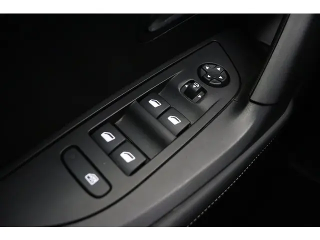 Peugeot 2008 1.2T 130pk Automaat Allure 2024 Benzine 16