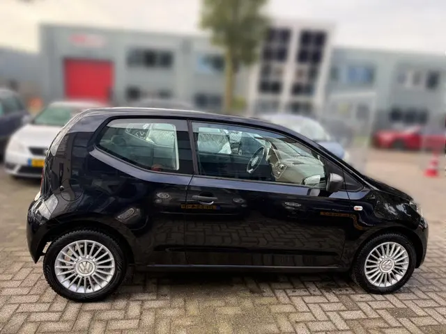 Volkswagen up! 1.0 take up! APK 05//26 2012 Benzine 6