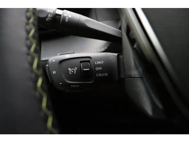 Peugeot e-2008 EV GT Pack 50 kWh 2021 Elektrisch 31