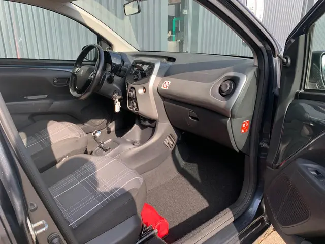 Peugeot 108 1.0 VTi Active, AUTOMAAT, AIRCO 2017 Benzine 15