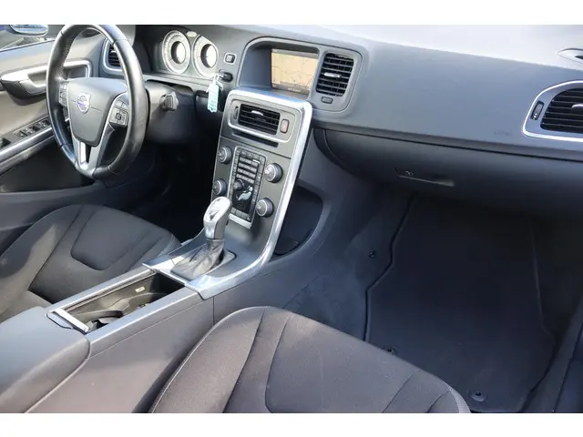 Volvo S60 1.6 T4 Momentum 2013 Benzine 8