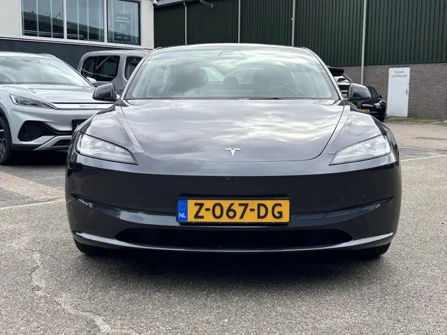 Tesla Model 3 RWD 60 kWh 2024 Elektrisch 2