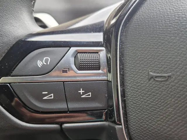 Peugeot 3008 1.2 PureTech Allure Pack 2023 Benzine 23