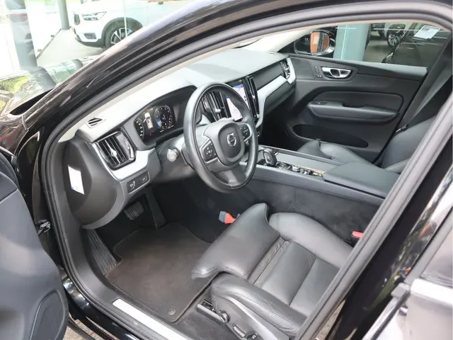 Volvo XC60 2.0 B5 250 PK Momentum Exclusive 2021 Benzine 19