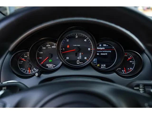 Porsche Cayenne 3.0 D Platinum Edition 2015 Diesel 19