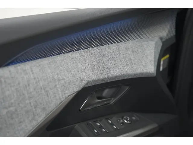 Peugeot 3008 1.2 Hybrid 136 GT 2025 Hybride Benzine 31