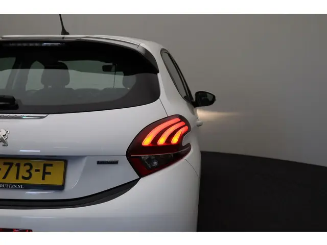 Peugeot 208 1.2 PureTech Blue Lion 2017 Benzine 28
