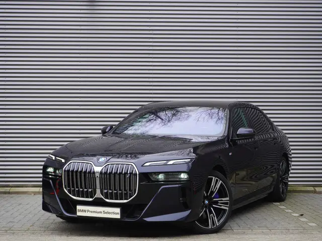 BMW i7 xDrive60 2025 Elektrisch 32