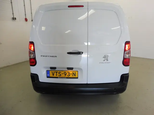 Peugeot Partner 1.5 BlueHDi 100 S&S L1 2023 Diesel 11