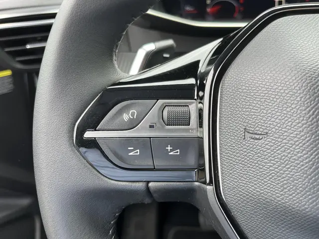 Peugeot 2008 1.2 PureTech Allure Pack 2021 Benzine 55