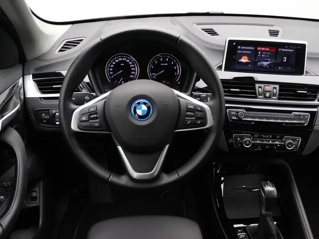 BMW X1 xDrive25e 2022 Hybride Benzine 23