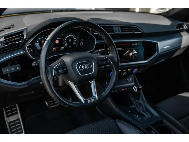 Audi Q3 45 TFSI e S edition 2022 Hybride Benzine 9