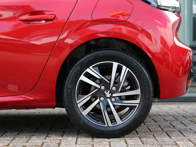 Peugeot 208 1.2 PureTech Allure 2021 Benzine 25